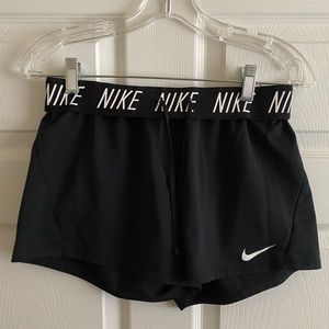 Nike Women’s Shorts Black Small